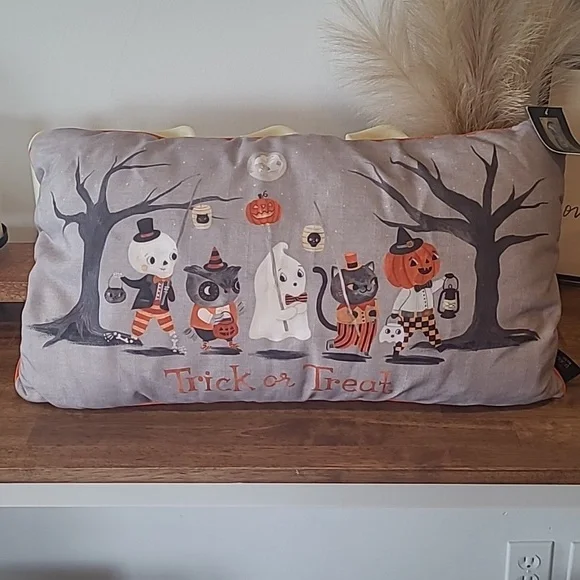 Cynthia Rowley pillow - Picture 1 of 10